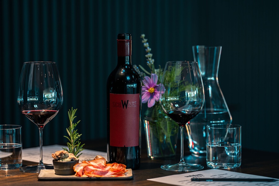 Weingut Schwarz gedeckter Tisch Weingut Schwarz gedeckter Tisch